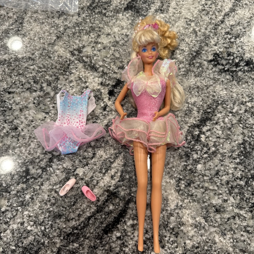 Vtg 1976 Mattel ON TOUR Ballerina Barbie Doll  in Original‎ Outfit